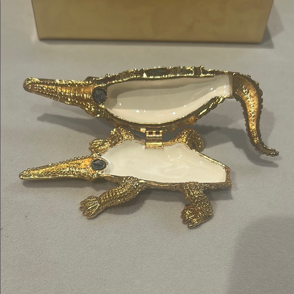 Gold Alligator Figurine View 4